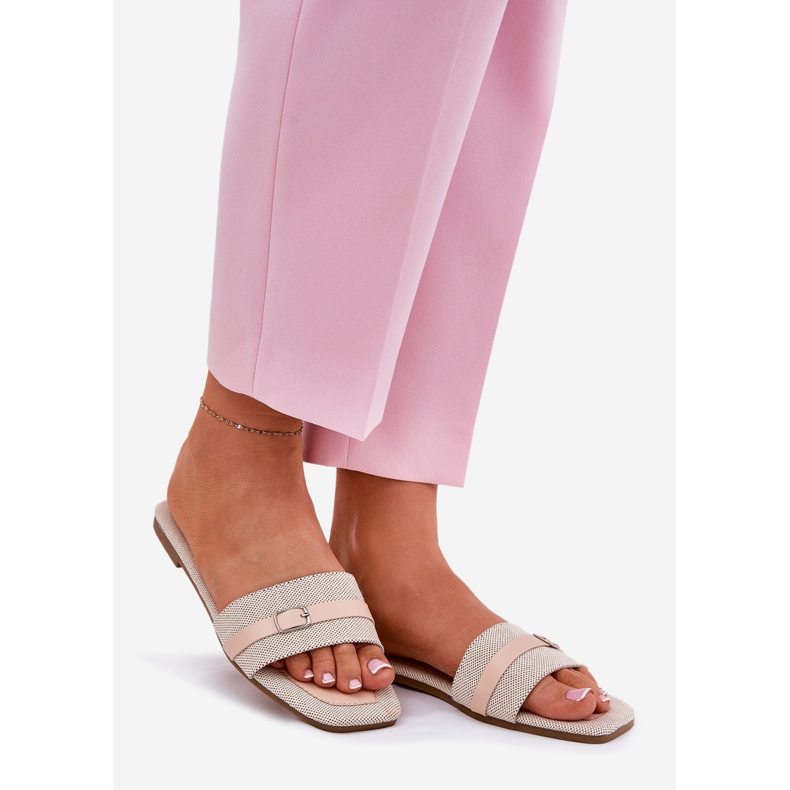 Infradito da donna piatto con cintura e fibbia beige 1