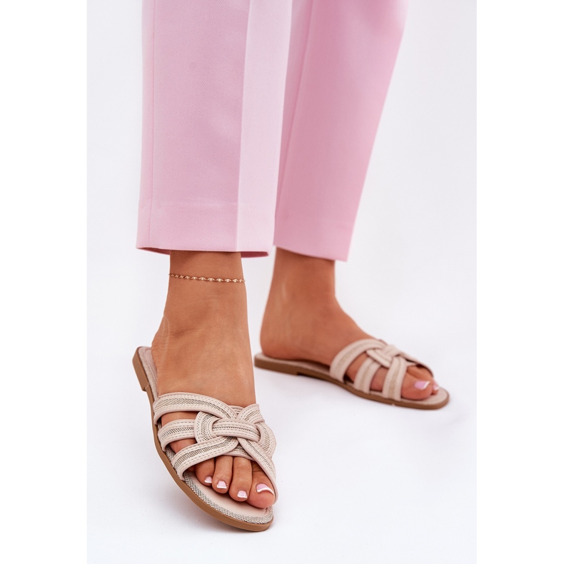Infradito da donna piatto con le strisce schiaccianti beige 2