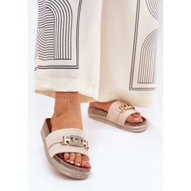 Le infradito da donna con un dettaglio dorato sulla piattaforma con beige glitter 2