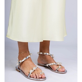 Sandali da donna d'argento decorati con perle 1