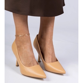 Marrone classico pompe su un tallone alto ecologico 1