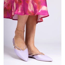 Violet Elegant Flip -Flops decorati con una catena viola 1