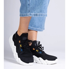 Black Sports Sneakers su una suola enorme nero 1