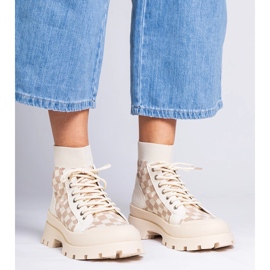 Sneaker beige stivali sulla piattaforma 2