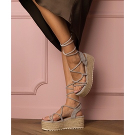 Sandali grigi espadrilles su una piattaforma alta grigio 2