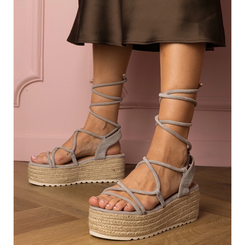 Sandali grigi espadrilles su una piattaforma alta grigio 1
