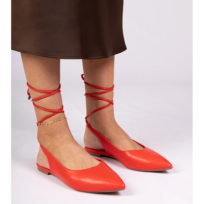 Tacchi piatti rossi fatti di ecologio rosso 1