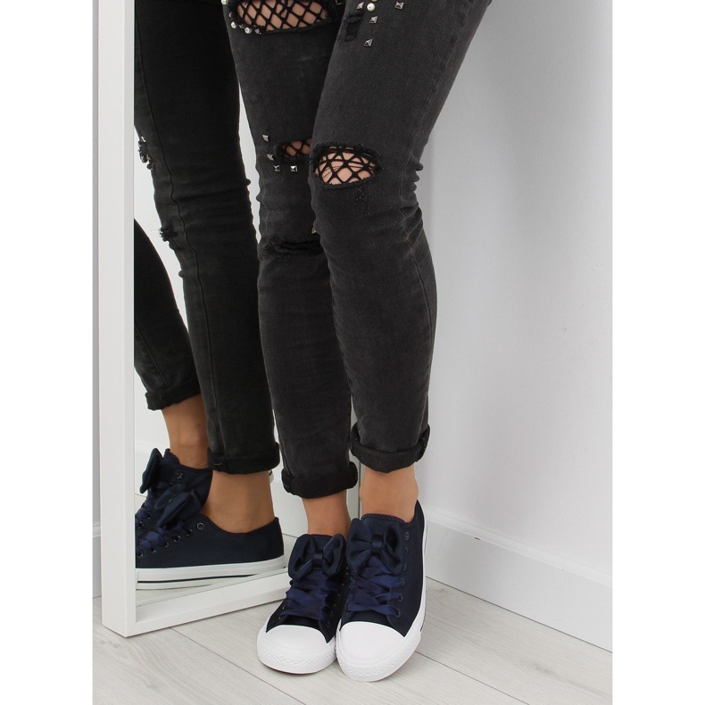 Sneakers da donna in raso blu navy 1
