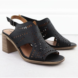 Sandali femminili con jezzi nero openwork 24125 2