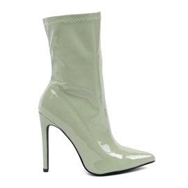 Stivaletti da donna con tacco alto realizzati in vernice verde 2