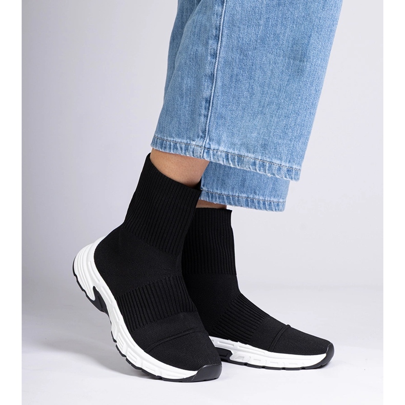 Stivali da sneaker sportivi neri con una tomaia calza nero 1