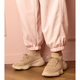 Sneaker sportive beige con una tomaia calzini 1