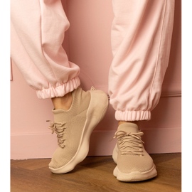Sneaker sportive beige con una tomaia calzini 2