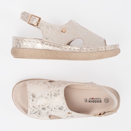 Goodin Light -beige sandali piatti con fibbia 1