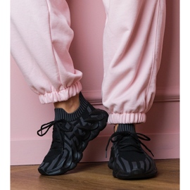 Black Sports Sneakers su una suola enorme nero 1