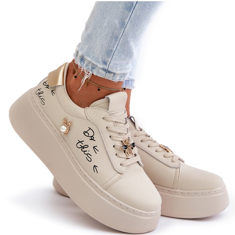 Vinceza Sneaker in pelle da donna sulla piattaforma con spille e iscrizione Vincez 89102 beige 5