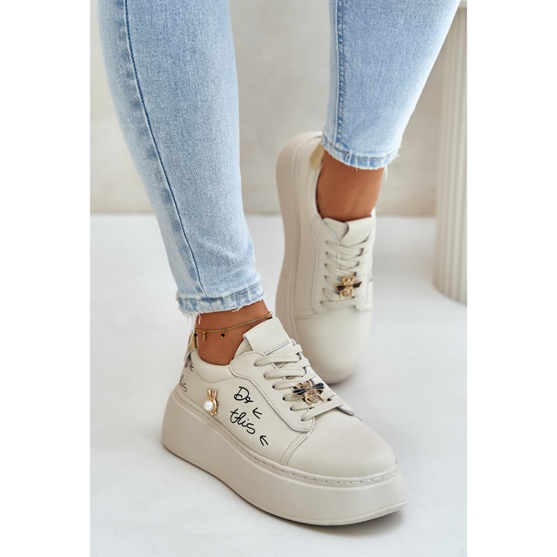Vinceza Sneaker in pelle da donna sulla piattaforma con spille e iscrizione Vincez 89102 beige 4