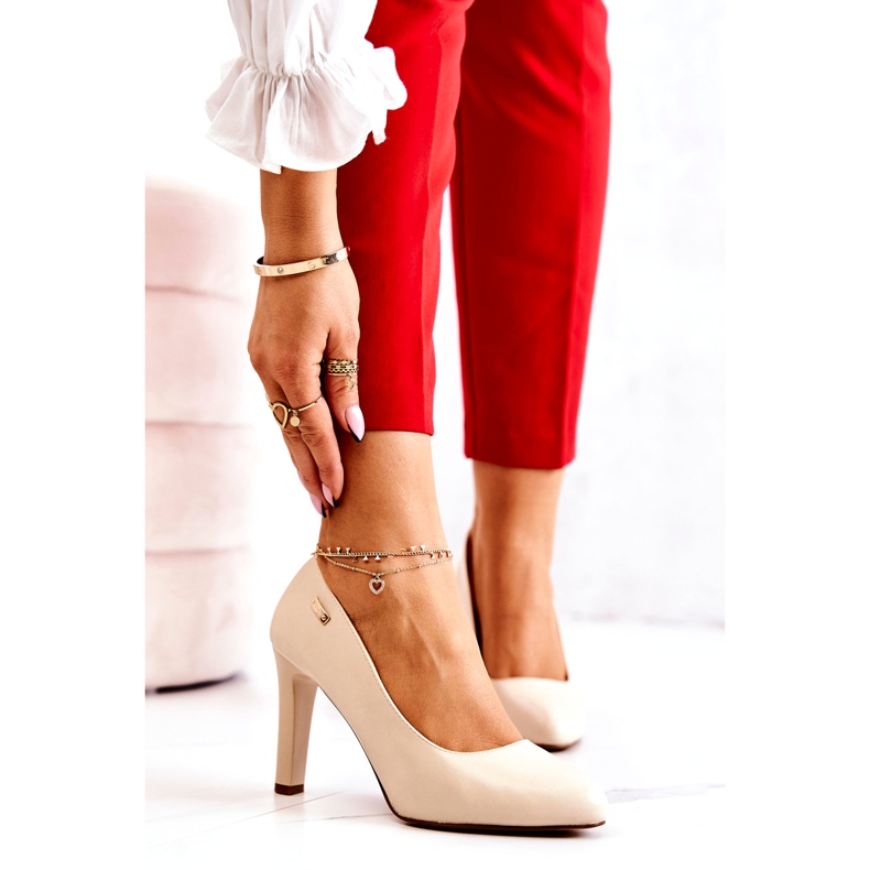 Pompe da donna sul Sergio Leone 1457 Beige Post 1