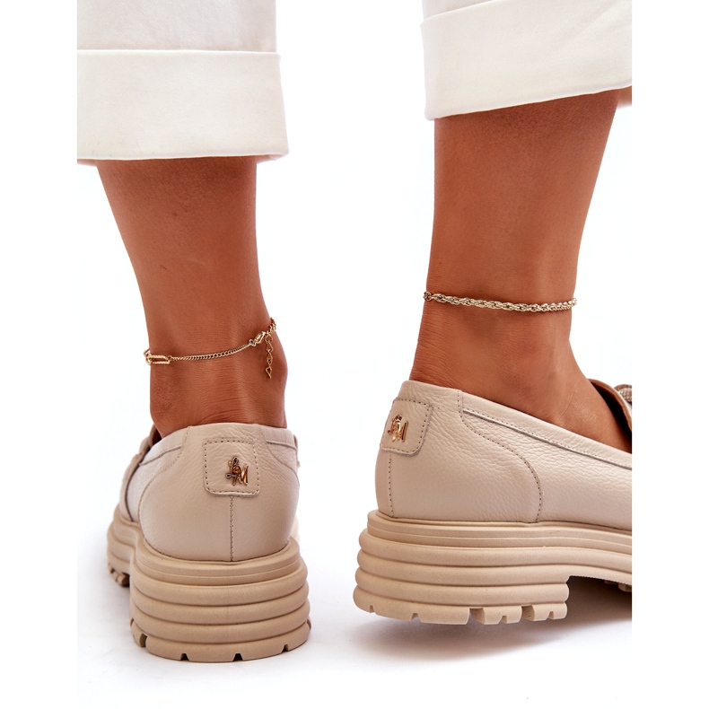 Mocassini in pelle femminile con un ornamento Laura Messi 2780 Beige leggero 4