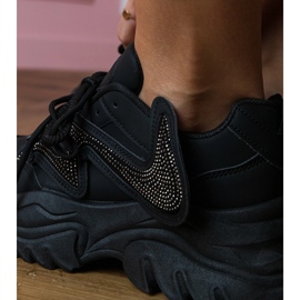 Sneaker nere su una suola enorme con zirconi nero 1