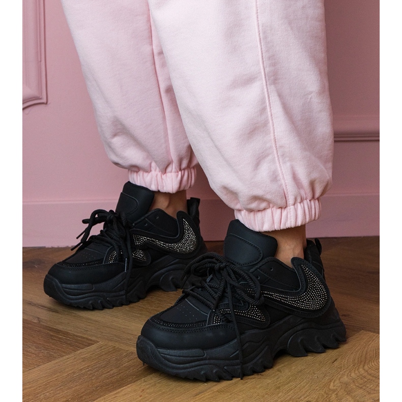 Sneaker nere su una suola enorme con zirconi nero 2