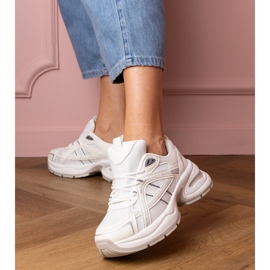 Sneaker sportive bianche con suola massiccia bianco 1
