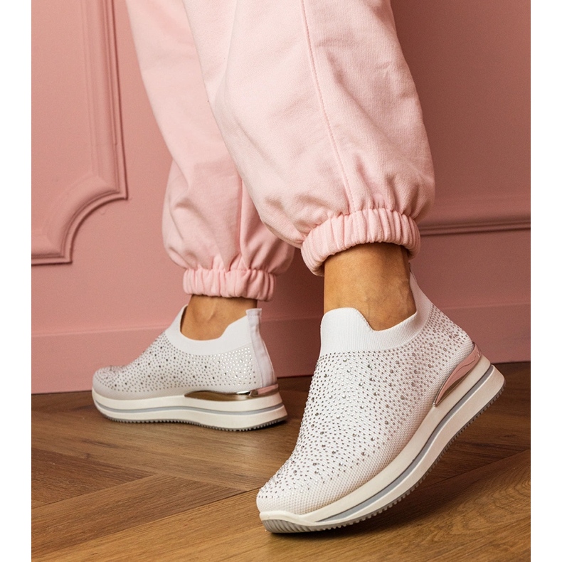 Sneaker da donna bianca sulla piattaforma con zirconi 1