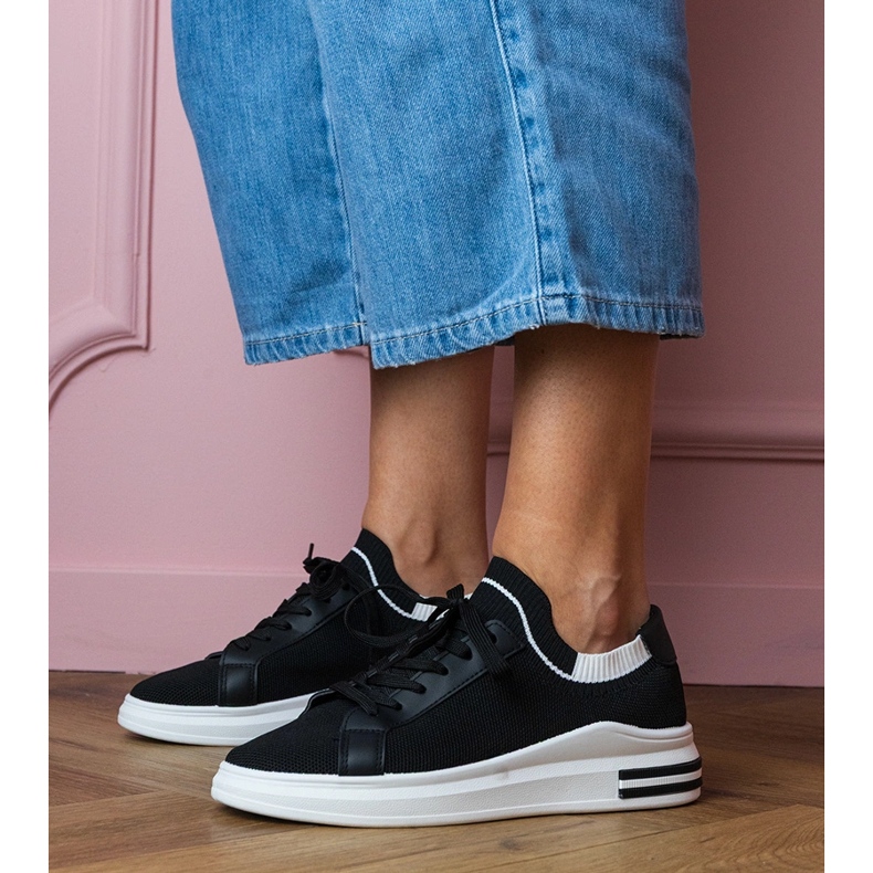 Sneaker da donna nera sulla piattaforma con lacci nero 1