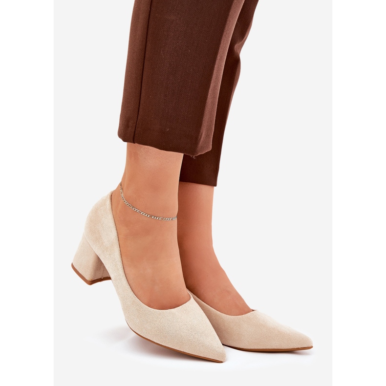 Pompe da donna con dita puntate sul post beige 1