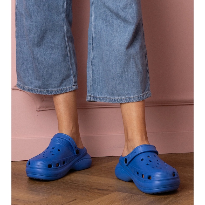 Blu costruiti -up infradito sulla piattaforma 1