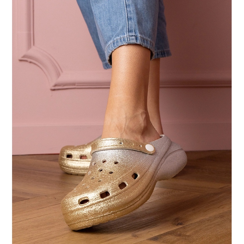 Flip-flop costruiti con oro-silver sulla piattaforma argento 1