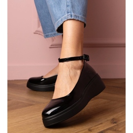 Scarpe nere verniciate sulla piattaforma nero 1