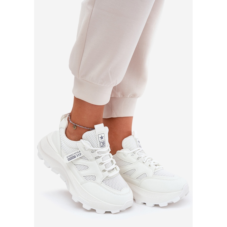 Evento Scarpe da sneaker femminile su una spessa suola bianca bianco 1