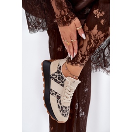 Sneaker in pelle scamosciata femminile sulla piattaforma Leopard Vinceza 66793 beige 1