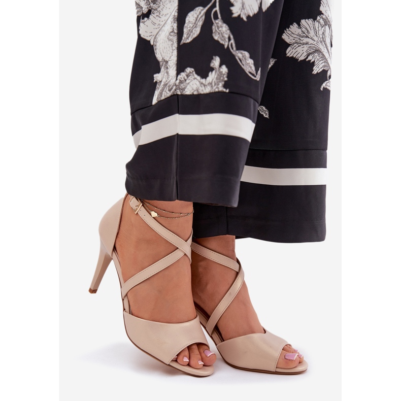 Sergio Leone Sandali alla moda su una spilla d'oro 1