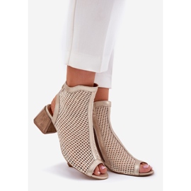 Teli alti in pelle femminile con un tallone Maciejka aperto 06899-25 Golden-Beige 1