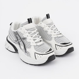 Sneaker sportive bianche e bianche con mesh bianco 1