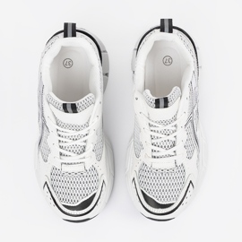 Sneaker sportive bianche e bianche con mesh bianco 2