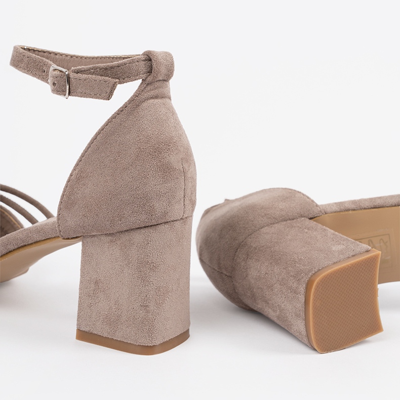Goodin Sandali in pelle scamosciata beige sul palo 1