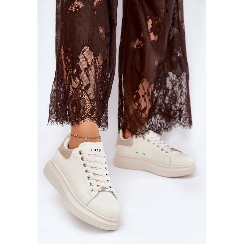 Sneaker in pelle da donna su beige della piattaforma Goe RR2N4004 2