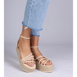 Beige espadrilles sulla piattaforma 1
