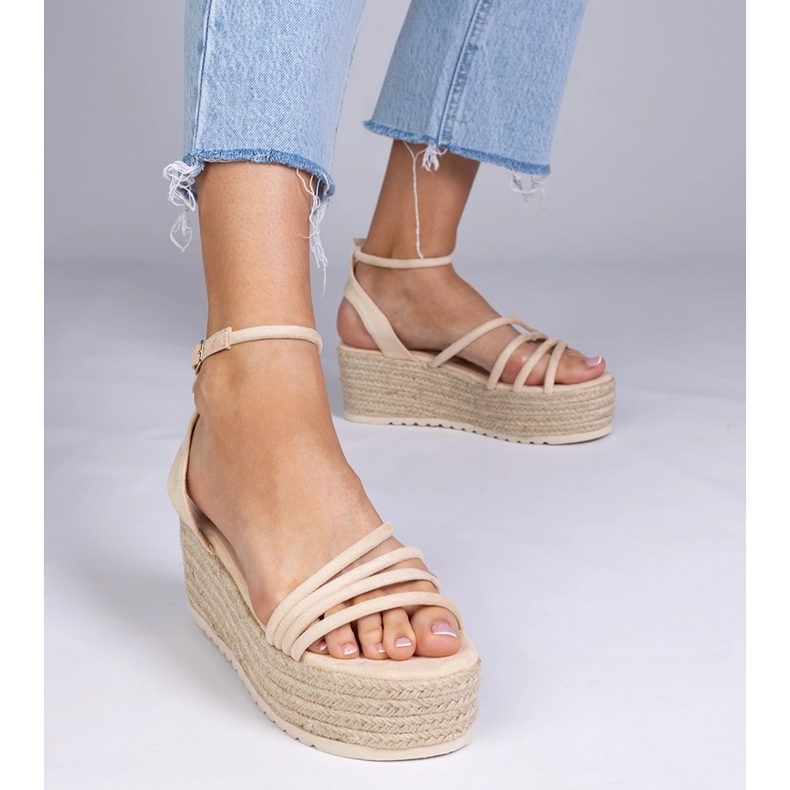 Beige espadrilles sulla piattaforma 2