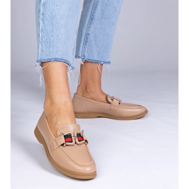Mocassine beige con eco -piombo con un ornamento 1