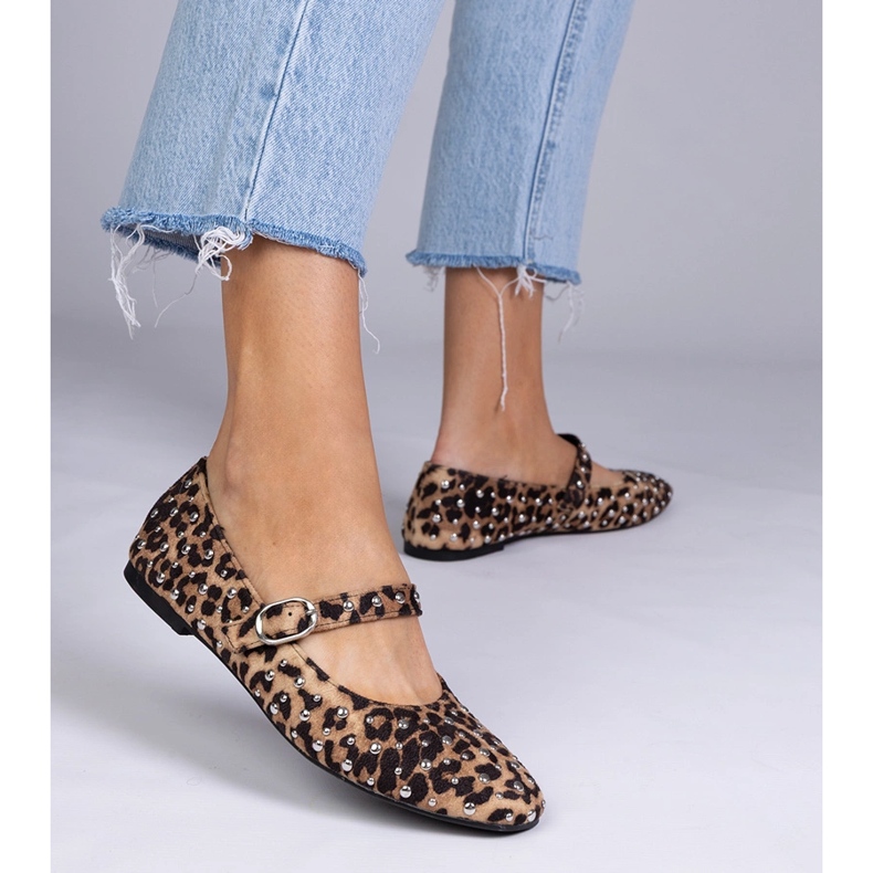 Ballerine leopardate con borchie e fibbie marrone 1