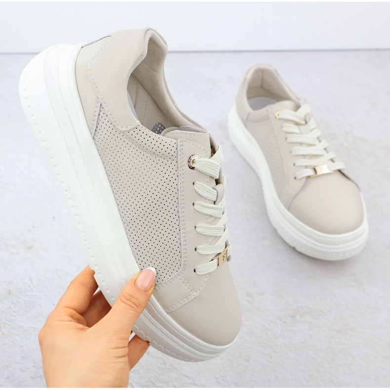 Scarpe sportive femminili sulla piattaforma Beige Filippo 6731 1