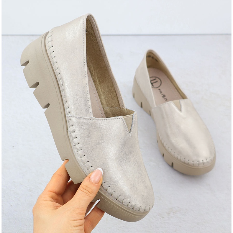 Scarpe in pelle da donna sul cuneo dorato Filippo 6161 d'oro 1