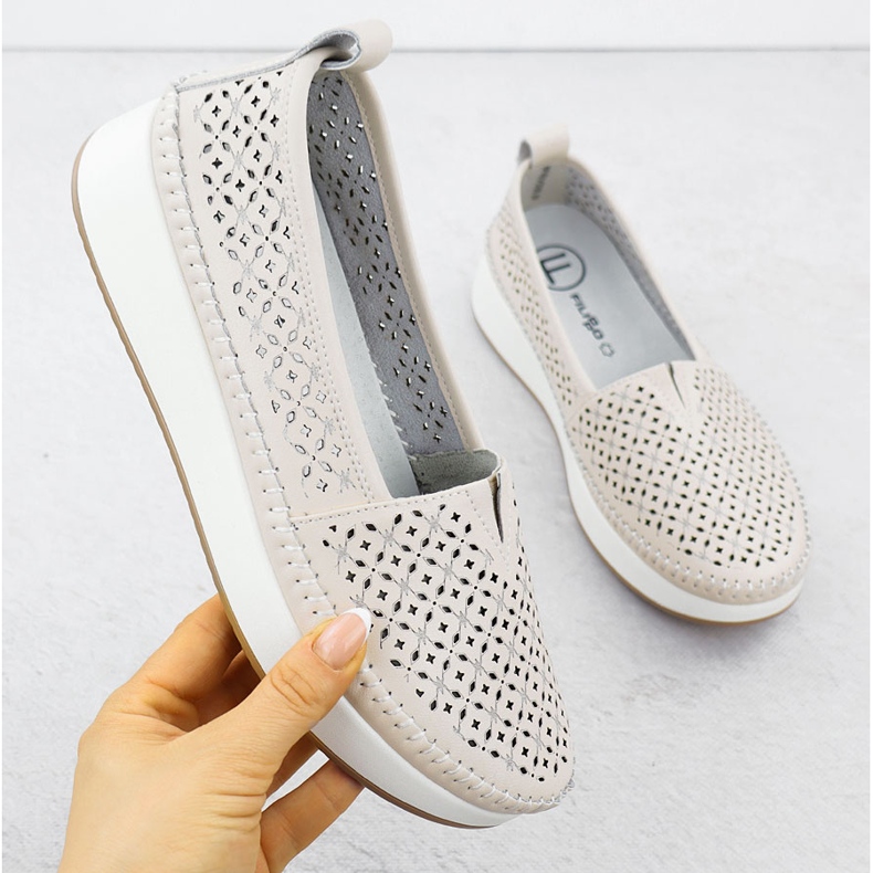 Scarpe in pelle aperta sulla piattaforma beige Filippo 4555 1