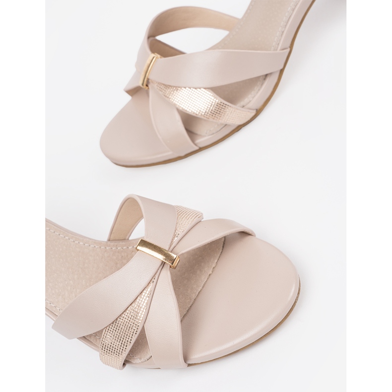 Goodin Sandali da donna su un palo beige 1