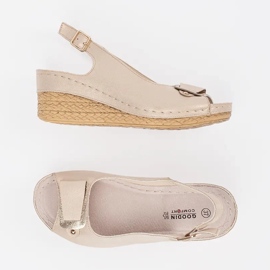 Goodin Sandali beige su un cuneo basso 1