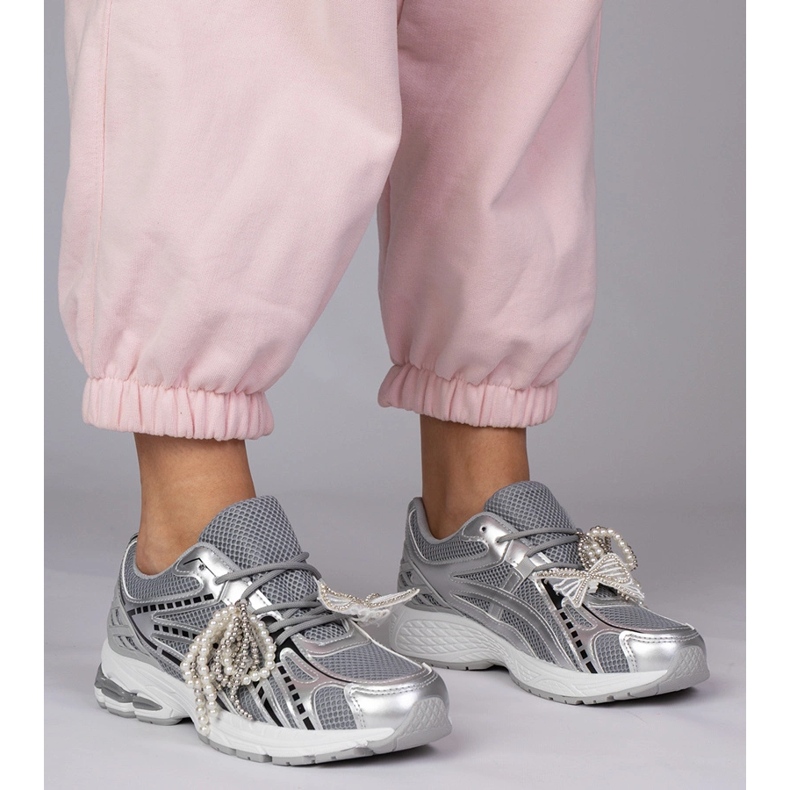 Sneaker d'argento con decorazioni staccabili 1